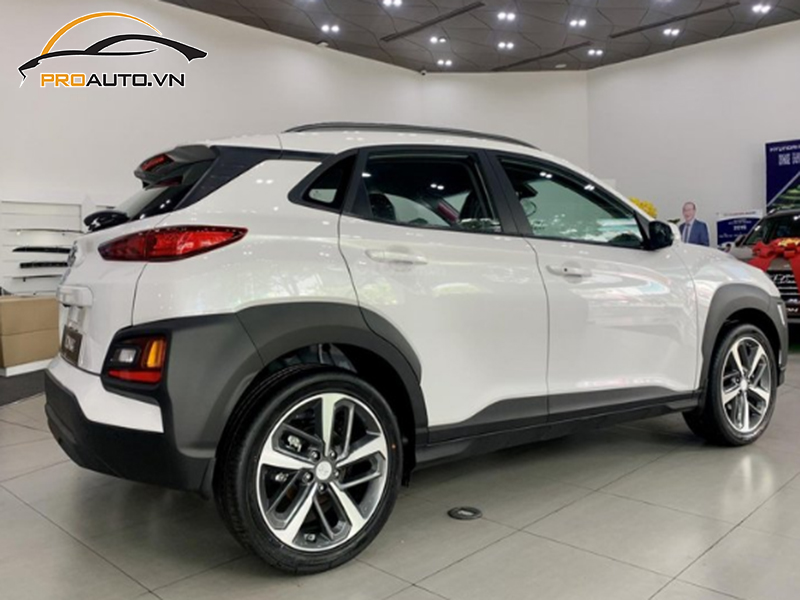 Lắp cảm biến áp suất lốp cho xe Hyundai Kona