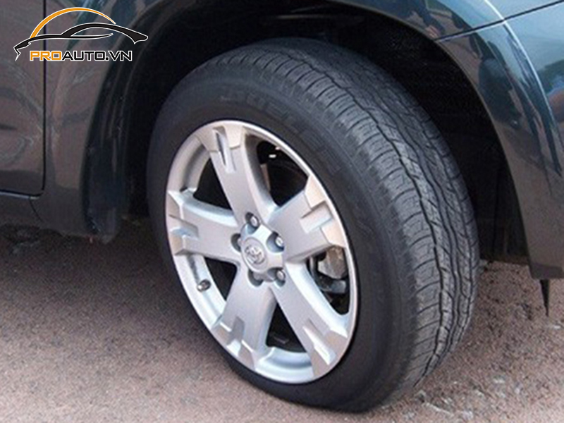 Lắp cảm biến áp suất lốp cho xe Hyundai Starex