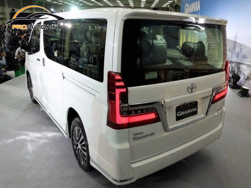 Camera Cập Lề Xe Toyota Granvia