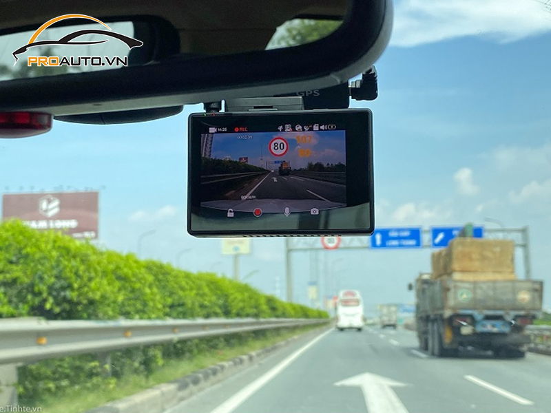 Camera hành trình ô tô xe Mercedes C-Class