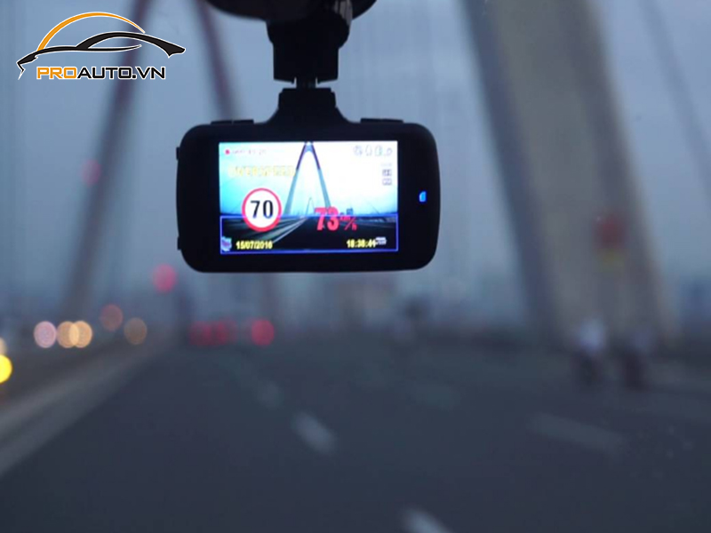 Camera hành trình ô tô xe Mercedes Benz GLC 200