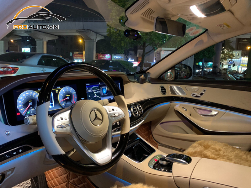 Camera hành trình ô tô xe Mercedes Maybach