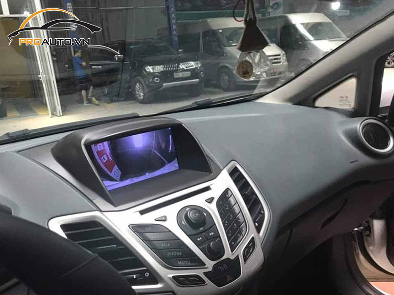 Camera lùi xe Ford Fiesta