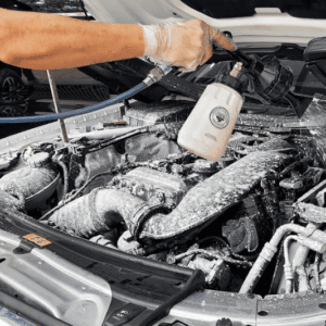 Chăm sóc xe ô tô - Vệ sinh khoang máy ô tô