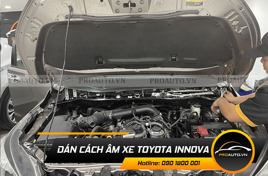 Dán cách âm khoang máy xe ô tô Innova