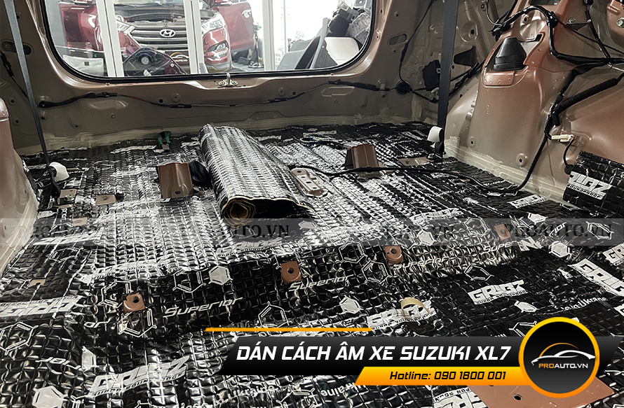 Dán cách âm sàn xe Suzuki XL7