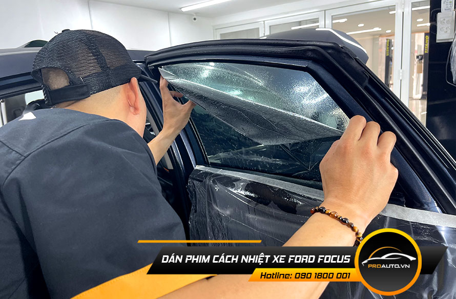 Dán phim cách nhiệt xe Ford Focus