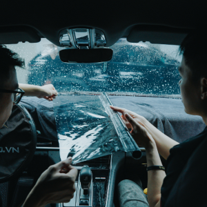 Dán phim cách nhiệt xe Ford Ranger vị trí kính lái