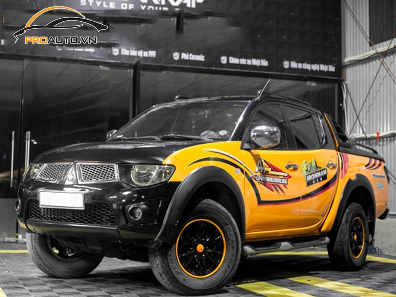 Dán wrap đổi màu xe Mitsubishi Triton