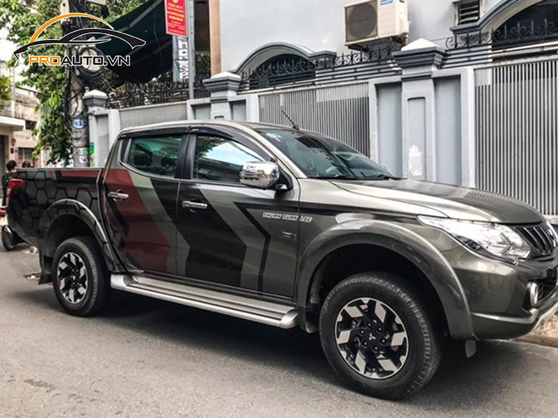 Dán wrap đổi màu cho xe Mitsubishi Triton