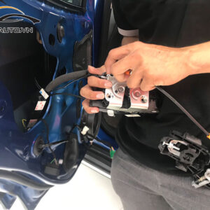 do cua hit o to xe Kia Explorer 6 1