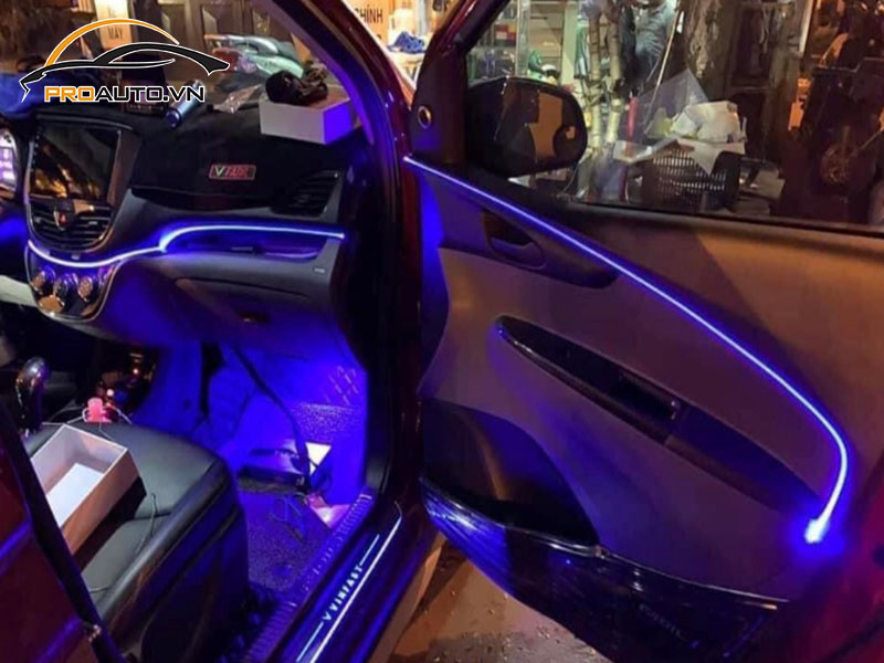 Độ đèn LED viền nội thất ô tô