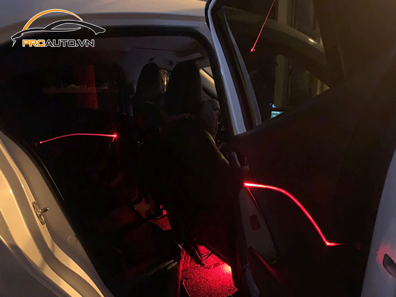 Độ đèn LED viền nội thất ô tô