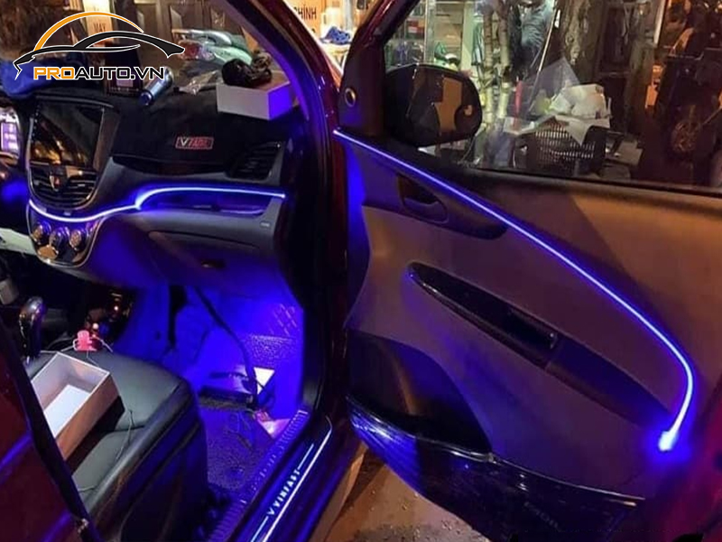 Độ đèn LED viền nội thất ô tô