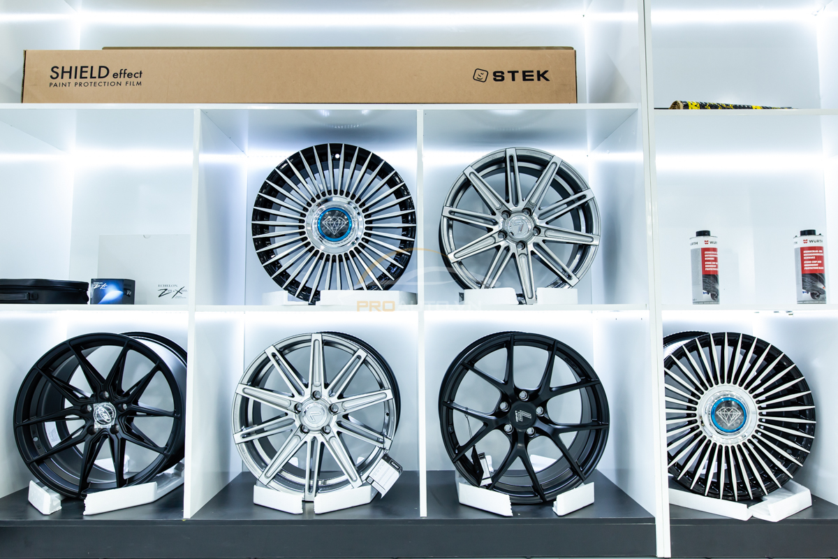 Trải nghiệm không gian nâng cấp xe hơi tại Trung tâm phụ kiện xe hơi cao cấp Proauto.vn 