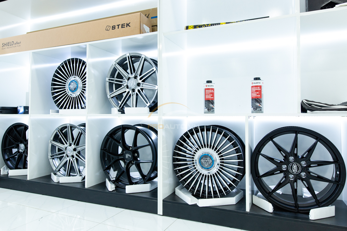 Khu vực trưng bày độ mâm xe hơi tại Proauto.vn