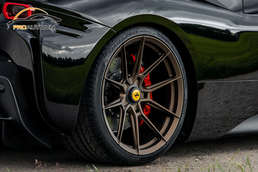 Độ mâm xe Ferrari SF90 Stradale sai cách dẫn đến nhiều rủi ro