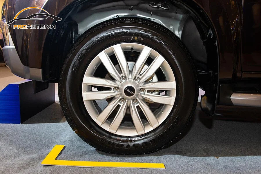 Độ mâm xe Isuzu MU-XB7 nâng tầm thẩm mỹ cho xe