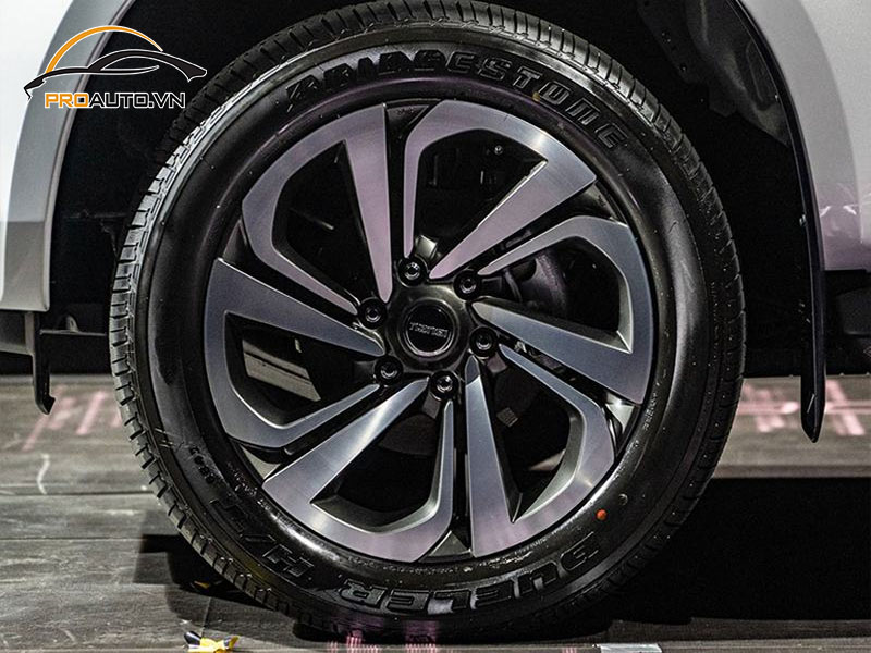 Độ mâm xe Isuzu MU-XB7 sai cách dẫn đến nhiều rủi ro
