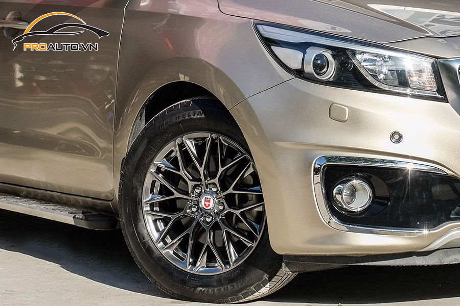 Độ mâm xe Kia Sedona với phong cách thể thao độc đáo