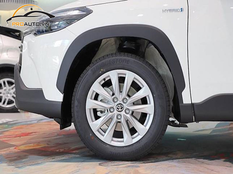 Độ mâm xe Toyota Cross sai cách dẫn đến nhiều rủi ro