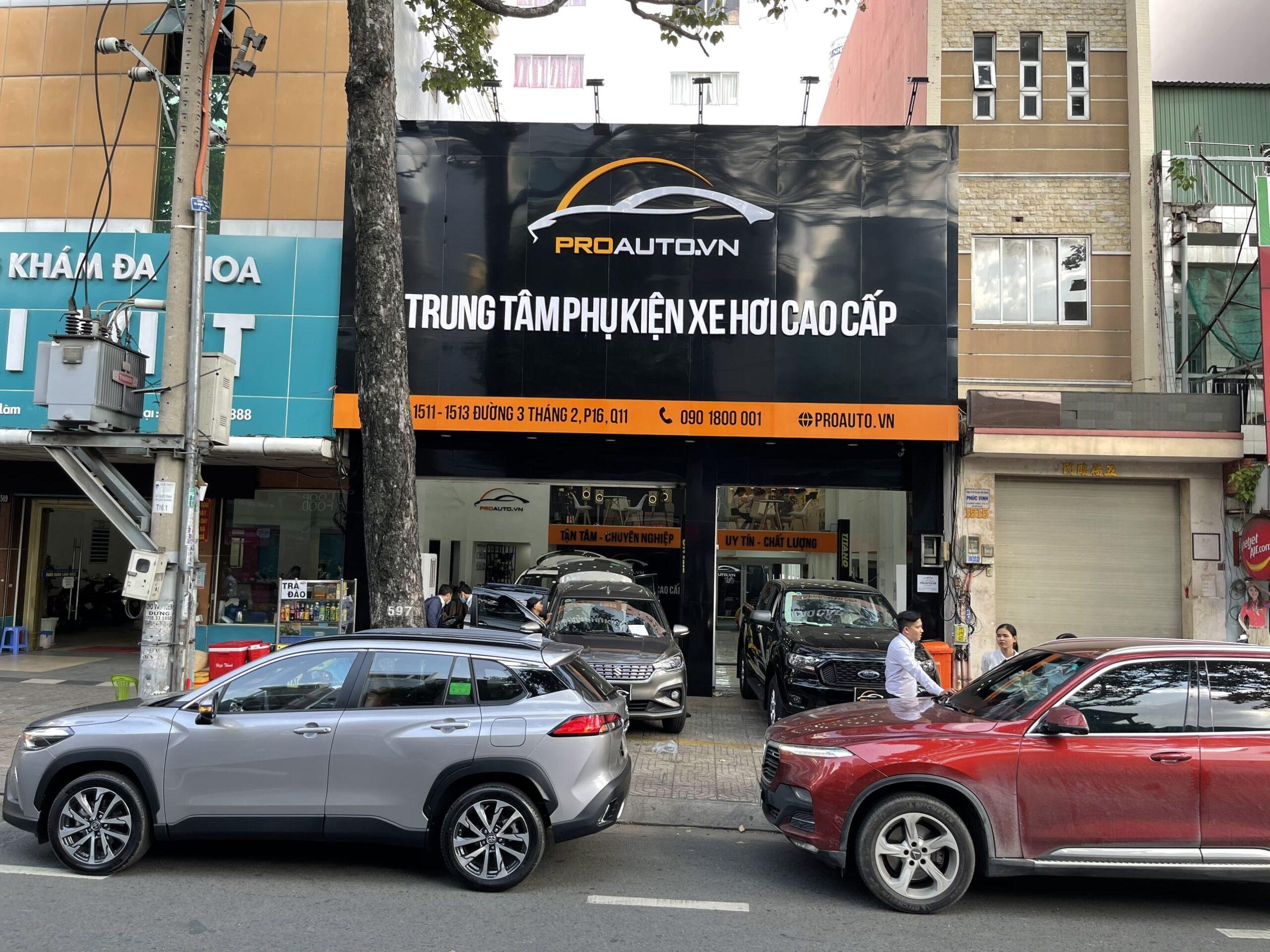 Độ mâm xe Toyota Camry tại trung tâm phụ kiện xe hơi cao cấp Proauto.vn