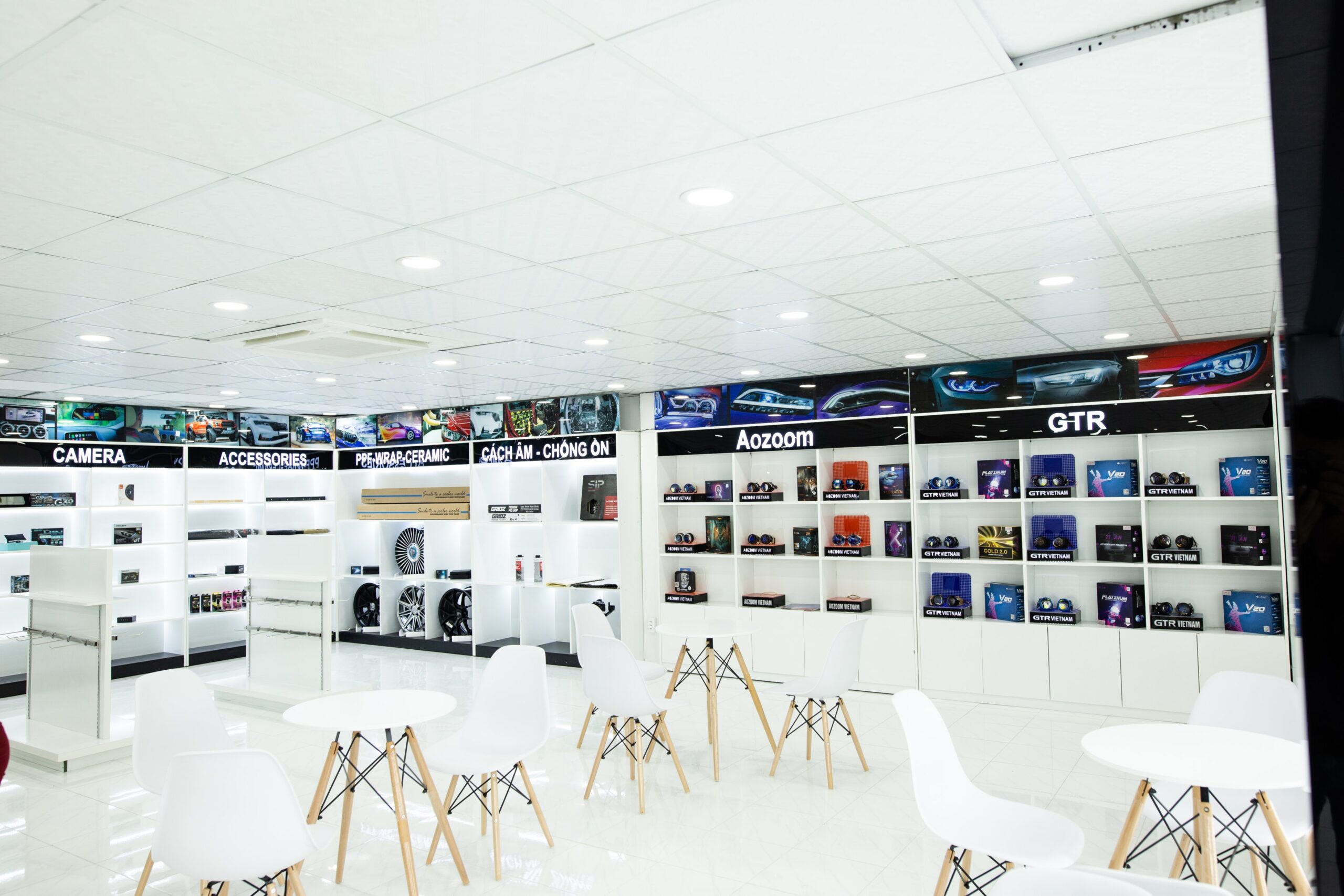 Trải nghiệm không gian nâng cấp xe hơi tại Trung tâm phụ kiện xe hơi cao cấp Proauto.vn 