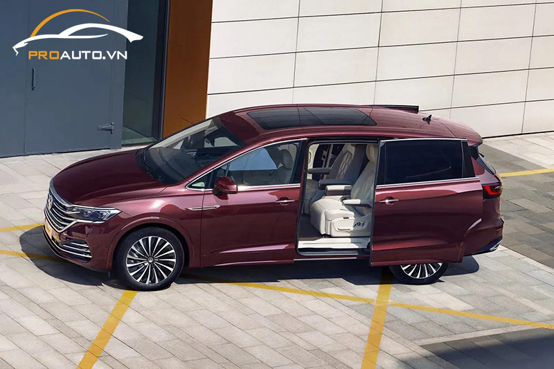 Đổi màu nội thất xe Volkswagen Viloran: Lưu ý và bảng giá mới nhất 2024