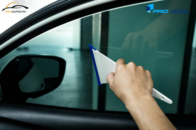 Dụng cụ chuyên biệt để dán phim cách nhiệt xe Ford Ranger