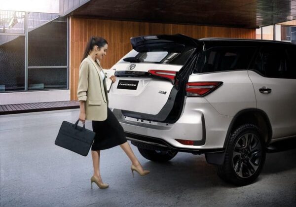 Độ Cốp Điện Xe Toyota Cross