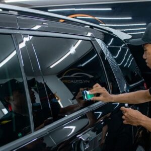 hinh anh thi cong phu ceramic diamond shield glass cho xe o to 1 1