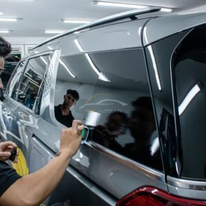 hinh anh thi cong phu ceramic diamond shield glass cho xe o to 2 1