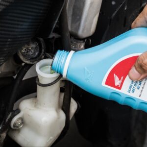 huong dan cach kiem tra nuoc lam mat dong co dung cach 1