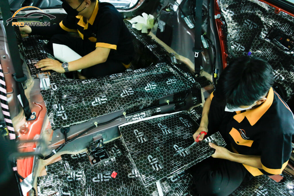 Dán vật liệu tiêu âm chống ù xe Honda Civic