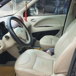 Không gian bên trong xe Mitsubishi Zinger sau khi đổi màu nội thất