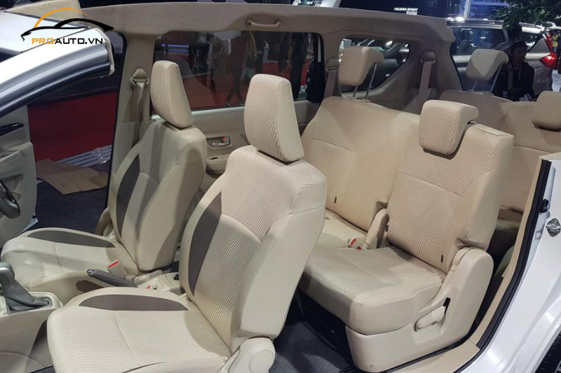 Không gian bên trong xe Suzuki Ertiga sau khi đổi màu nội thất