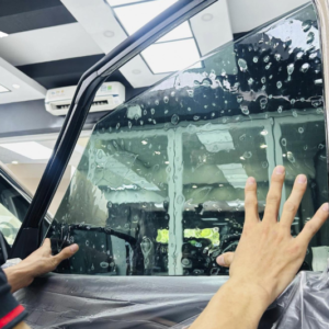 Những lưu ý cần biết khi dán phim cách nhiệt xe Toyota Hiace