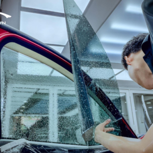 nhung luu y khi dan phim cach nhiet xe toyota rush 1