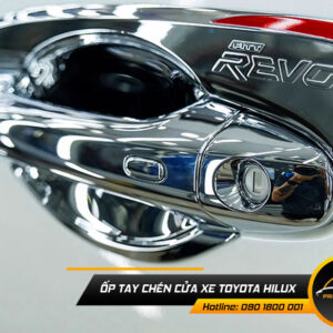op tay chen cua xe toyota hilux 1