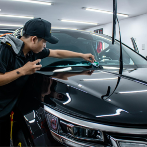 Phủ ceramic xe Ford Ranger bảo vệ bề mặt kính lái