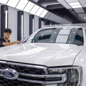 Phủ ceramic xe Ford Ranger tạo và giữ độ bóng bề mặt ô tô
