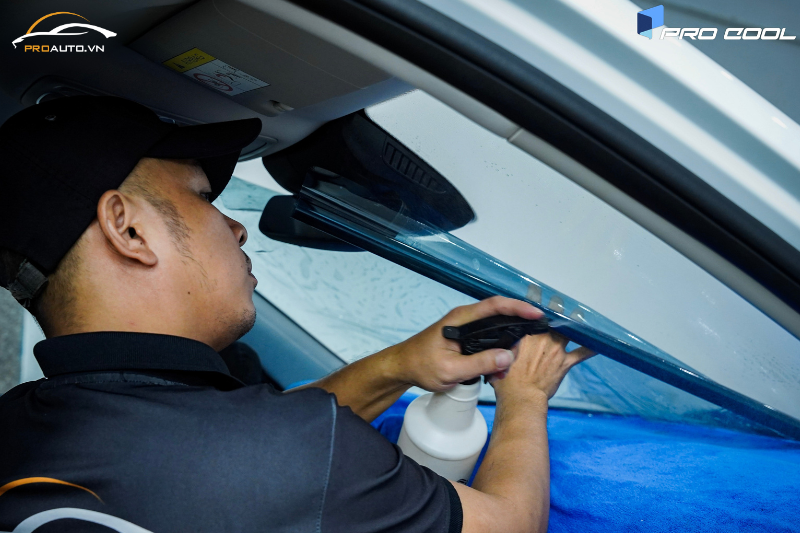 Tấm phim Pro Cool chất lượng - dán phim cách nhiệt xe Ford Explorer