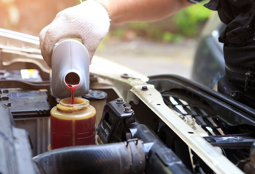 Thay nước làm mát động cơ giúp nhiệt độ trong xe ô tô duy trì ổn định