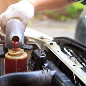 thay nuoc lam mat dong co giup nhiet do trong xe duy tri on dinh 1