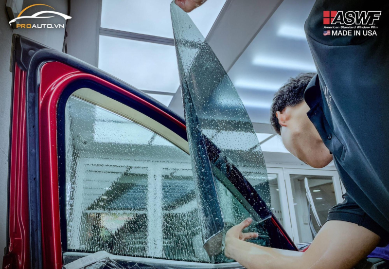 Thi công dán dán phim cách nhiệt xe Hyundai Palisade