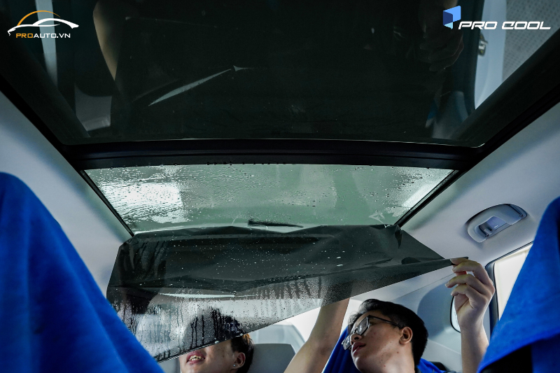 Thi công dán phim cách nhiệt xe Ford Explorer