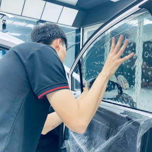 Thi công dán phim cách nhiệt xe Subaru Legacy