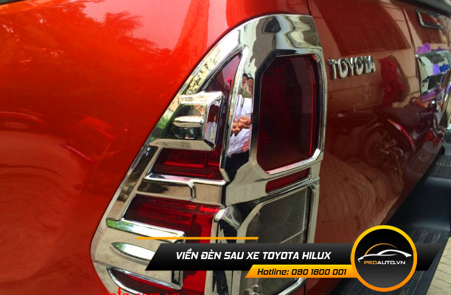 Viền đèn sau xe Toyota Hilux