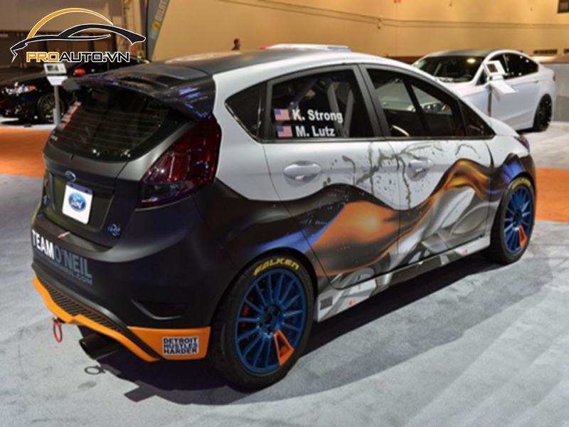 Dán wrap đổi màu Ford Fiesta