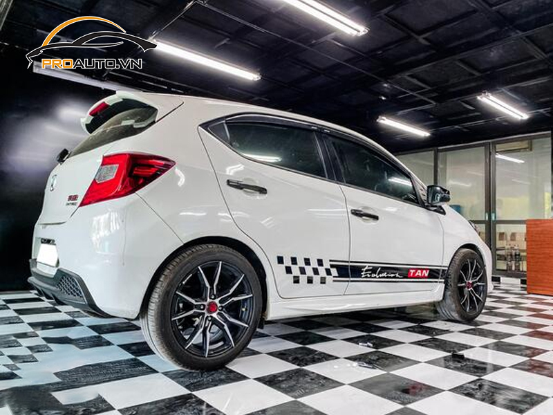 Dán wrap đổi màu xe Honda Brio